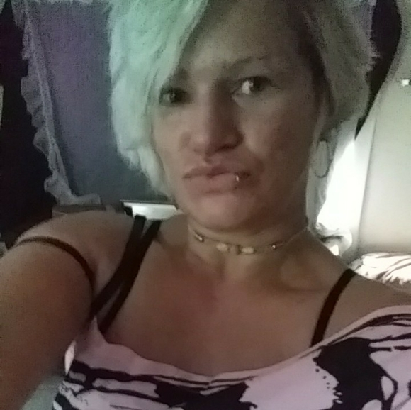 Meet your Posher, Alexandra - Picture 2 of 3